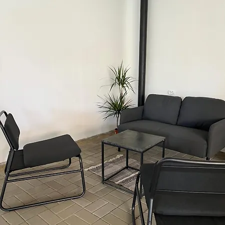 Maison 25 בית הארחה