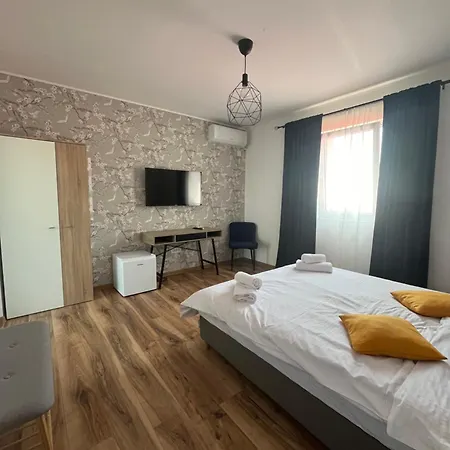 Maison 25 3* Două Mai
