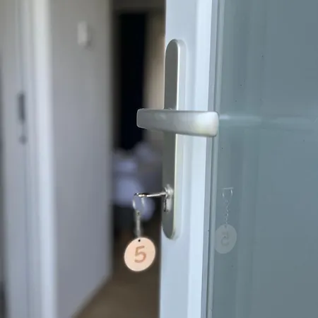 Maison 25 בית הארחה