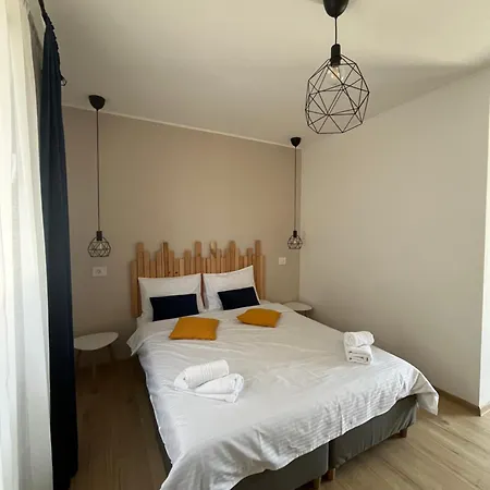 Maison 25 בית הארחה