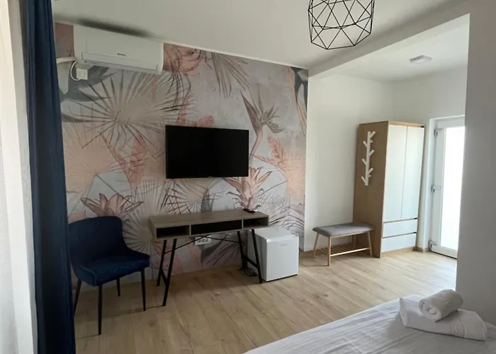 Maison 25 3* Două Mai