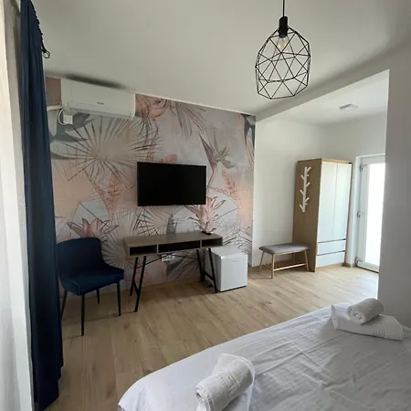 Maison 25 3* Două Mai